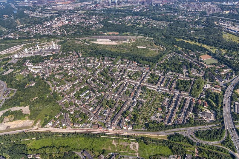 Aerial view, residential area, district Untermeiderich, Duisburg, Ruhr area, North Rhine-Westphalia, Germany, DE, Europe, property tax, real estate, Lime tree Gas, aerial view, aerial photography, aerial photography, overview, bird's-eye view, housing estate, living and living, residential area, residential buildings, quality of living, housing estate, birds-eyes view, overview