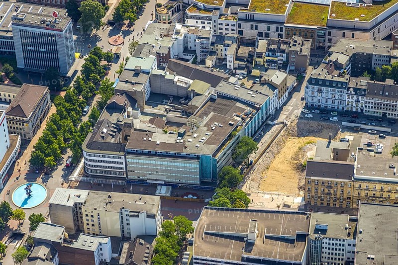 Aerial view, construction project new office building Düsseldorfer Straße at the former city library, pedestrian zone Königstraße, Forum Duisburg shopping centre, sculpture Lifesaver Duisburg, old town, Duisburg, Ruhr area, North Rhine-Westphalia, Germany, construction work, construction area, construction site, building plots, construction project, construction site, DE, Europe, aerial view, aerial photography, aerial photography, sculpture, overview, bird's-eye view, former central library, overview