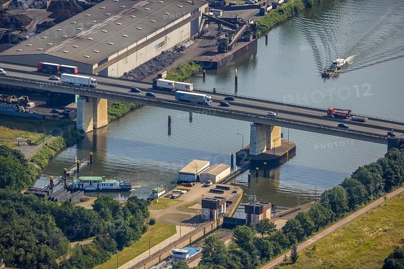 Aerial view, flood river Rhine, Rhine-Herne-Canal with motorway bridge A59 at the lock Meiderich, Kaßlerfeld, Duisburg, Ruhr area, North Rhine-Westphalia, Germany, motorway bridge, bridge, DE, Europe, flood, flood of the century, aerial view, aerial photography, aerial photography, gauge Duisburg, Rhine flood, heavy rain, overview, bird's eye view, birds-eyes view, overview, flooding