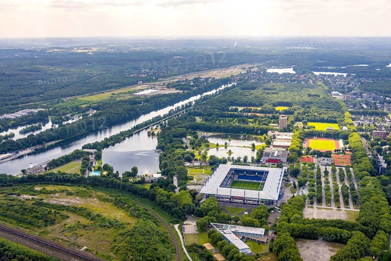 Aerial view, Sportpark Duisburg with Schauinsland-Reisen-Arena and sports school Wedau, regatta course, Margaretensee, Neudorf, Duisburg, Ruhr area, North Rhine-Westphalia, Germany, arena, DE, Europe, football pitch, football stadium, aerial view, aerial photography, aerial photography, lake, sport, sports facilities, sports field, sports facility, overview, bird's-eye view, bird's-eye view, overview