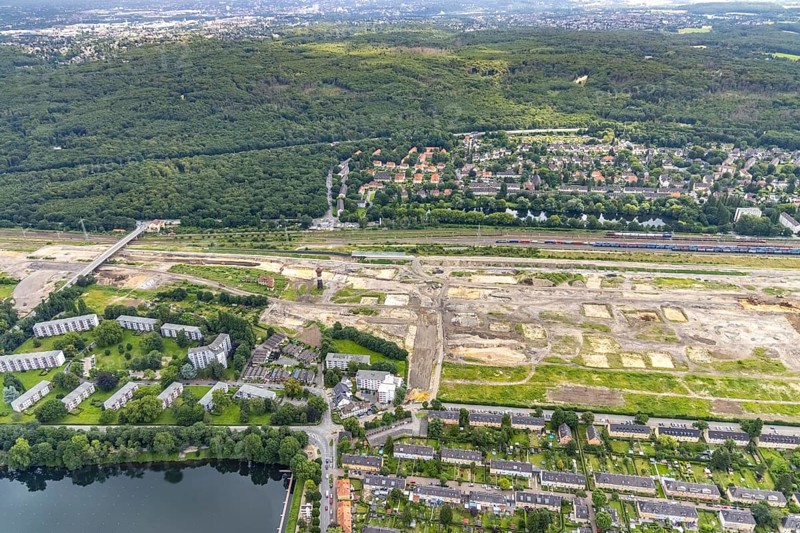 Aerial view, former marshalling yard Wedau, planned new Duisburg residential quarter, Wedau, Duisburg, Ruhr area, North Rhine-Westphalia, Germany, railway tracks, construction work, construction vehicles, construction area, construction site, construction project, construction site, DE, development, Europe, industrial plants, industrial area, industrial site, capacity requirements, aerial view, aerial photography, aerial photography, aerial photography, redevelopment, overview, bird's-eye view, birds-eyes view, derelict railway area, overview