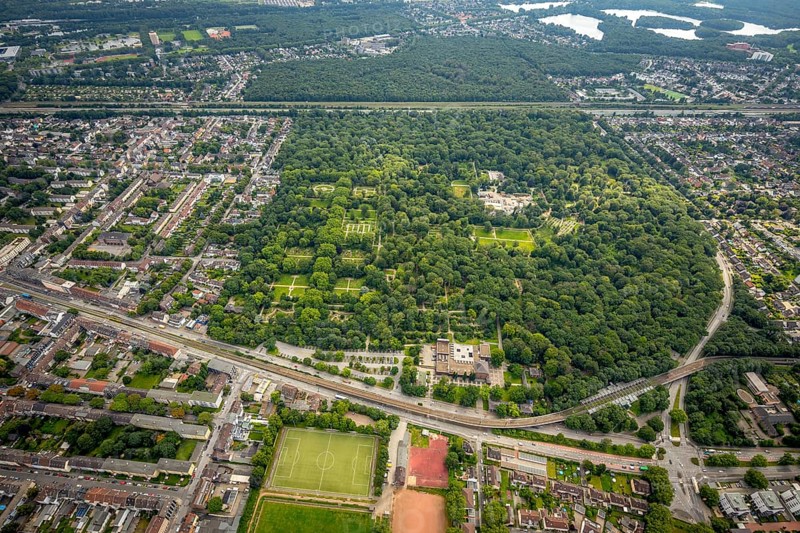 Aerial view, forest cemetery Duisburg, Wanheimerort, Duisburg, Ruhr area, North Rhine-Westphalia, Germany, burial site, DE, Europe, cemetery, memorial, God's acre, graves, burial ground, aerial photograph, aerial photography, aerial photography, resting place, overview, bird's-eye view, forest area, birds-eyes view, overview