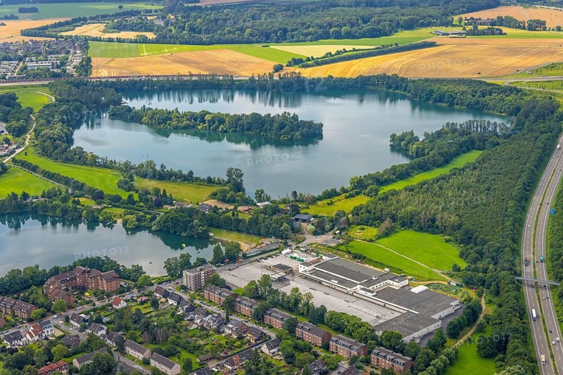 Aerial view, new development area former Real site at Großenbaumer See and Rahmer See, Corona rapid test centre, Buscherstraße, Großenbaum, Duisburg, Ruhr area, North Rhine-Westphalia, Germany, DE, Europe, aerial view, aerial photography, aerial photography, car park, overview, bird's-eye view, overview
