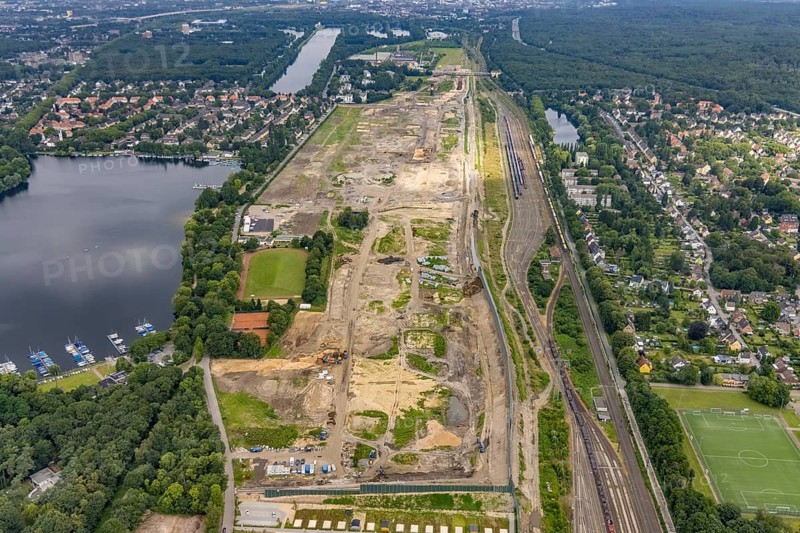 Aerial view, former marshalling yard Wedau, planned new Duisburg residential quarter, Wedau, Duisburg, Ruhr area, North Rhine-Westphalia, Germany, railway tracks, construction work, construction vehicles, construction area, construction site, construction project, construction site, DE, development, Europe, industrial plants, industrial area, industrial site, capacity requirements, aerial view, aerial photography, aerial photography, aerial photography, redevelopment, overview, bird's-eye view, birds-eyes view, derelict railway area, overview