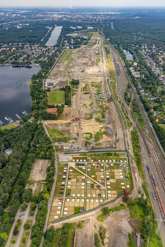 Aerial view, former marshalling yard Wedau, planned new Duisburg residential quarter, Wedau, Duisburg, Ruhr area, North Rhine-Westphalia, Germany, railway tracks, construction work, construction vehicles, construction area, construction site, construction project, construction site, DE, development, Europe, industrial plants, industrial area, industrial site, capacity requirements, aerial view, aerial photography, aerial photography, aerial photography, redevelopment, overview, bird's-eye view, birds-eyes view, derelict railway area, overview