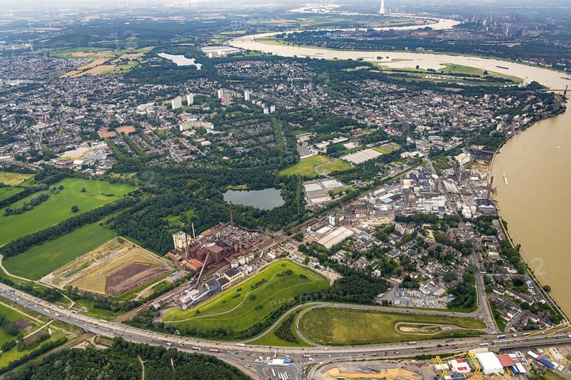Aerial view, Rheinufer Essenberg, commercial area Duisburger Straße, coal storage on the river Rhine, Alt-Homberg, Duisburg, Ruhr area, North Rhine-Westphalia, Germany, DE, Europe, commercial enterprises, commercial area, commercial site, commercial use, industrial area, industrial building, industrial site, aerial photograph, aerial photography, aerial photography, overview, bird's eye view, birds-eyes view, overview