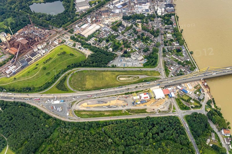 Aerial view, construction site motorway exit Duisburg-Homberg, motorway A40, Rhine bridge Neuenkamp, Alt-Homberg, Duisburg, Ruhr area, North Rhine-Westphalia, Germany, construction work, construction area, construction site, building site, construction project, construction site, DE, Europe, aerial view, aerial photography, aerial photography, overview, bird's-eye view, overview