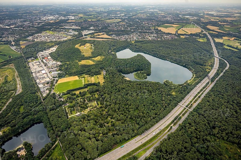 Aerial view, forest lake and slagheap Rheinpreussen, industrial area Gutenbergstraße, cemetery Lohmannsheide, Bärl, Duisburg, city limits Mörs, Ruhr area, North Rhine-Westphalia, Germany, motorway A42, burial site, slagheap, DE, Europe, cemetery, memorial, Geleucht Grubenlampe, commercial enterprises, commercial area, industrial area, commercial location, commercial use, Gottesacker, graves, burial ground, slag heap, slag heap landscape, slag heap sign, industrial area, industrial location, landmark, aerial view, aerial photography, aerial photography, Mörs, resting place, lake, symbol, overview, bird's-eye view, forest area, colliery slag heap, birds-eyes view, overview