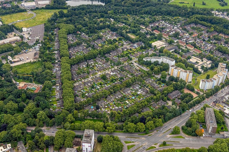 Aerial view, residential park Hochheide, Die Weißen Riesen, Hochheide, Duisburg, Ruhr area, North Rhine-Westphalia, Germany, DE, Europe, shapes and colours, large housing estate, property tax, high-rise buildings, real estate, aerial photography, aerial photography, aerial photography, apartment buildings, apartment buildings, Ottostraße, high-rise buildings, sight, overview, bird's-eye view, residential complex, living and life, residential area, residential buildings, residential park, housing estate, birds-eyes view, former Rheinpreußen-Siedlung, overview