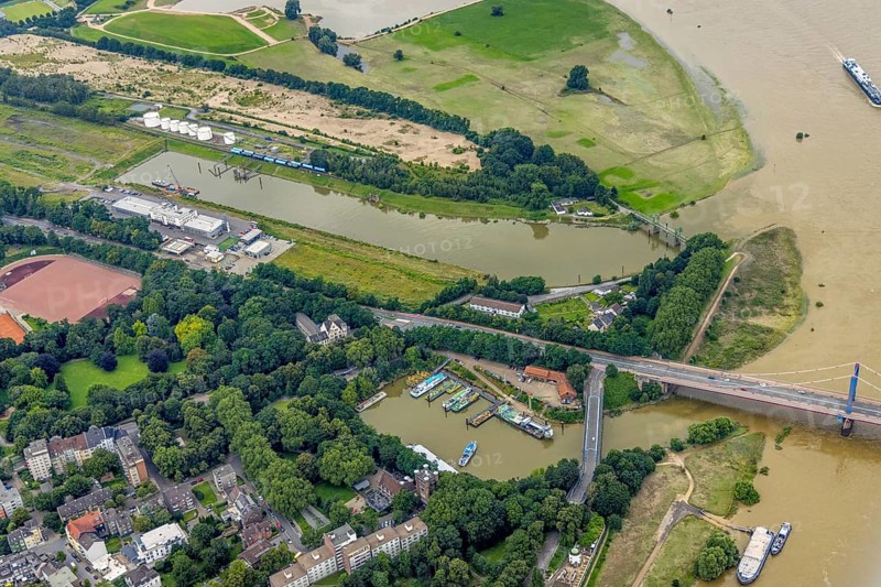 Aerial view, Rheinpreußenhafen, fire and rescue station 5 Homberg, lift bridge Dammstraße, Ruhrort, Duisburg, Ruhr area, North Rhine-Westphalia, Germany, inland port, fire fighter, fire protection, fire station, bridge, DE, Europe, fire station, fire brigade, harbour, aerial view, aerial photography, aerial photography, rescue station, overview, bird's-eye view, overview