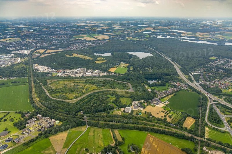 Aerial view, brownfield site Lohmannsheide spoil tip on Grafschafter Straße for planned hazardous waste landfill, Rheinpreussen spoil tip on forest lake, Gutenbergstraße industrial estate, Bärl, Duisburg, Ruhr area, North Rhine-Westphalia, Germany, spoil tip, DE, Europe, commercial enterprises, commercial area, commercial area, commercial site, commercial use, spoil tip, spoil tip landscape, spoil tip sign, industrial area, industrial site, landmark, aerial view, aerial photography, aerial photography, overview, bird's-eye view, birds-eyes view, overview