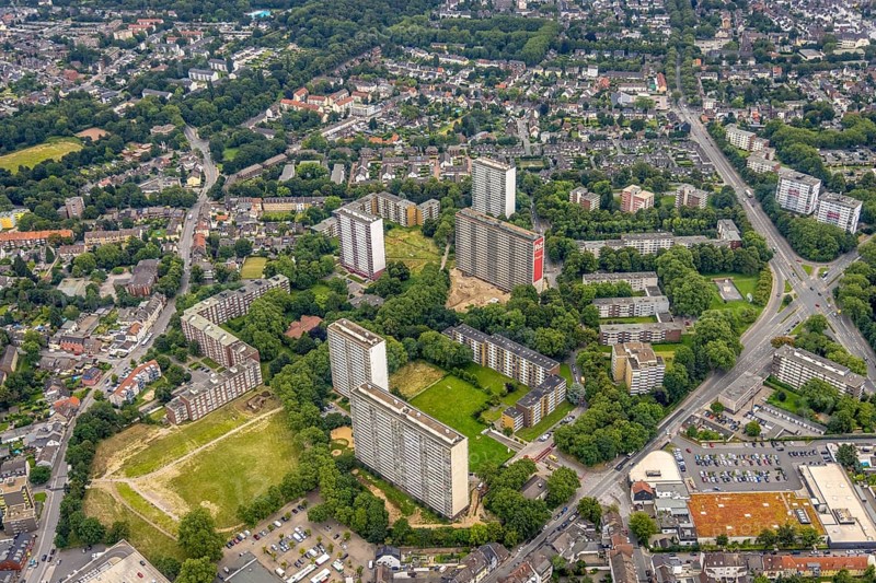Aerial view, residential park Hochheide, Die Weißen Riesen, Hochheide, Duisburg, Ruhr area, North Rhine-Westphalia, Germany, DE, Europe, shapes and colours, large housing estate, property tax, high-rise buildings, real estate, aerial photography, aerial photography, aerial photography, apartment buildings, apartment buildings, Ottostraße, high-rise buildings, sight, overview, bird's-eye view, residential complex, living and life, residential area, residential buildings, residential park, housing estate, birds-eyes view, former Rheinpreußen-Siedlung, overview