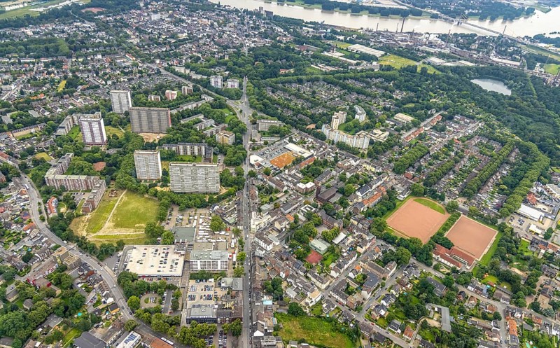 Aerial view, residential park Hochheide, Die Weißen Riesen, Hochheide, Duisburg, Ruhr area, North Rhine-Westphalia, Germany, DE, Europe, shapes and colours, large housing estate, property tax, high-rise buildings, real estate, aerial photography, aerial photography, aerial photography, apartment buildings, apartment buildings, Ottostraße, high-rise buildings, sight, overview, bird's-eye view, residential complex, living and life, residential area, residential buildings, residential park, housing estate, birds-eyes view, former Rheinpreußen-Siedlung, overview