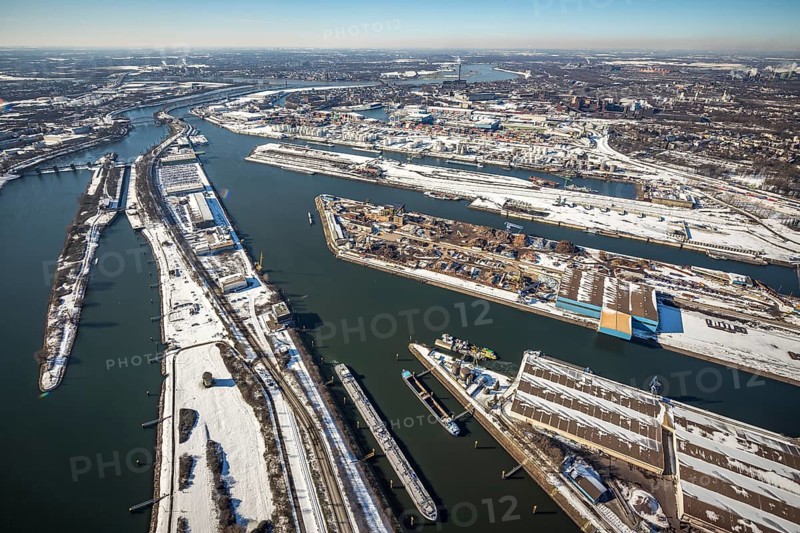Aerial view, northern harbour, overview harbour Ruhrort, Ruhrort, Duisburg, Ruhr area, North Rhine-Westphalia, Germany, DE, Europe, harbour, aerial view, aerial photography, aerial photography, snow, overview, bird's eye view, winter, birds-eyes view, cleared roads, overview