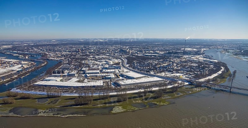 Aerial view, industrial estate Am Blumenkampshof, A40 Rhine bridge Neuenkamp, Alt-Homberg, Duisburg, Ruhr area, North Rhine-Westphalia, Germany, DE, Europe, aerial view, aerial photography, aerial photography, snow, overview, bird's eye view, winter, birds-eyes view, cleared roads, overview, flood, Rhine flood, winter flood