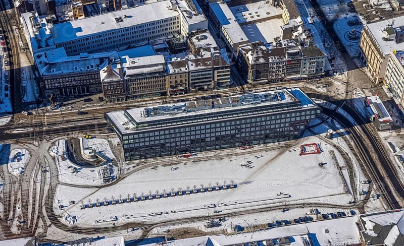 Aerial view, construction site station forecourt, Mercator One Duisburg, Mercatorstraße, Duisburg, Ruhr area, North Rhine-Westphalia, Germany, railway station, station forecourt, DE, Deutsche Bahn AG, Europe, gastronomy, central station, main station, hotel, hotel facilities, hotel business, aerial view, aerial photography, aerial photography, Portsmouthplatz, snow, overview, bird's eye view, winter, birds-eyes view, cleared roads, overview
