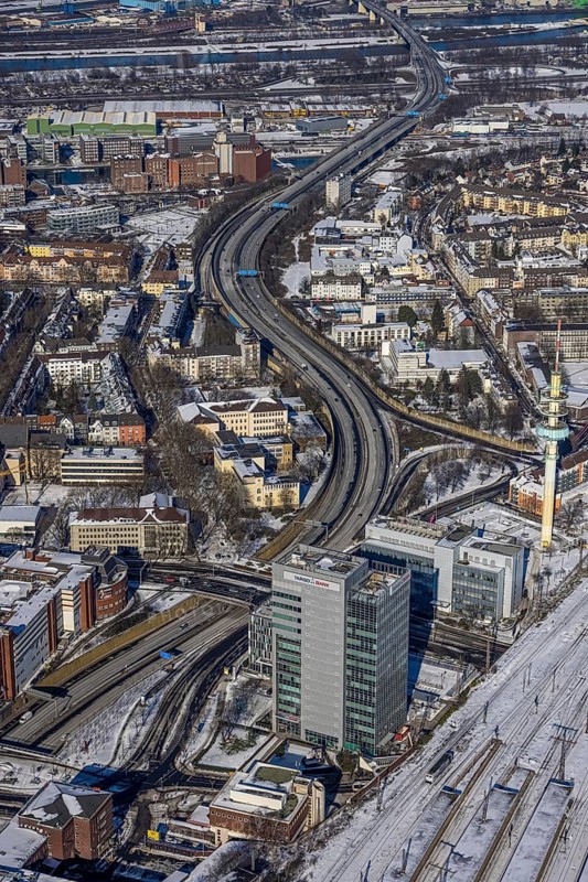 Aerial view, motorway A59, telecommunications tower, Dellviertel, Duisburg, Ruhr area, North Rhine-Westphalia, Germany, DE, Europe, aerial view, aerial photography, aerial photography, snow, TARGOBANK quarter, tower, overview, bird's eye view, winter, birds-eyes view, cleared roads, overview