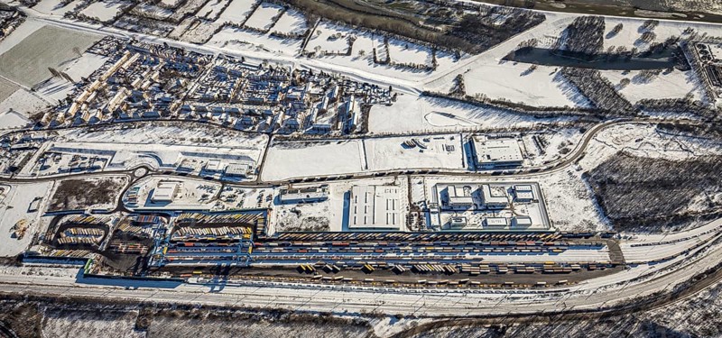 Aerial view, logport III, industrial estate Dahlingstraße, railway settlement, Samskip Multimodal Rail Terminal, Duisburg terminal, container terminal, Friemersheim, Duisburg, Ruhr area, North Rhine-Westphalia, Germany, DE, Europe, aerial view, aerial photography, aerial photography, snow, terminal, overview, bird's eye view, winter, birds-eyes view, cleared roads, overview