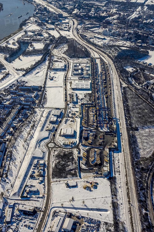 Aerial view, logport III, industrial estate Dahlingstraße, railway settlement, Samskip Multimodal Rail Terminal, Duisburg terminal, container terminal, Friemersheim, Duisburg, Ruhr area, North Rhine-Westphalia, Germany, DE, Europe, aerial view, aerial photography, aerial photography, snow, terminal, overview, bird's eye view, winter, birds-eyes view, cleared roads, overview
