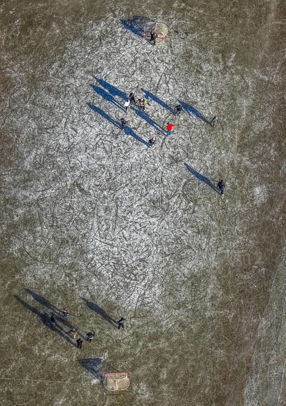 Aerial view, frozen Rhine meadow Ehingen, ice hockey players, Mündelheim, Duisburg, Ruhr area, North Rhine-Westphalia, Germany, DE, ice surface, Europe, leisure, hobby, aerial photography, aerial photography, aerial photography, snow, sports, overview, bird's eye view, winter, birds-eyes view, frozen Rhine meadows, cleared roads, overview