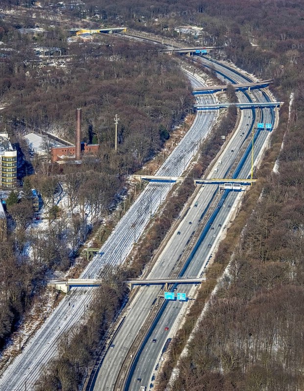 Aerial view, motorway A3 and railway line parallel, Neudorf, Duisburg, Ruhr area, North Rhine-Westphalia, Germany, motorway, railway tracks, DE, Europe, aerial view, aerial photography, aerial photography, snow, overview, bird's eye view, winter, birds-eyes view, cleared roads, overview