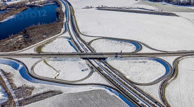 Aerial view, motorway junction Duisburg-Süd, A59 and A524, Huckingen, Duisburg, Ruhr area, North Rhine-Westphalia, Germany, motorway, DE, Europe, aerial view, aerial photography, aerial photography, snow, overview, bird's eye view, winter, birds-eyes view, cleared roads, overview