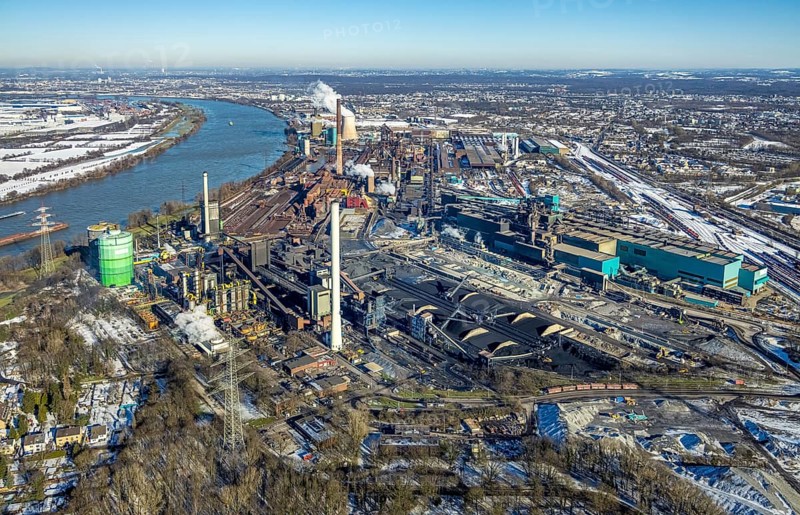 Aerial view, Hüttenwerke Krupp Mannesmann and Huckingen power station, Rheinaue Ehingen, Mündelheim, Duisburg, Ruhr area, North Rhine-Westphalia, Germany, DE, energy supplier, energy supplier, Europe, gas-fired power station, aerial view, aerial photography, aerial photography, snow, electricity supply company, overview, bird's eye view, winter, birds-eyes view, cleared roads, overview