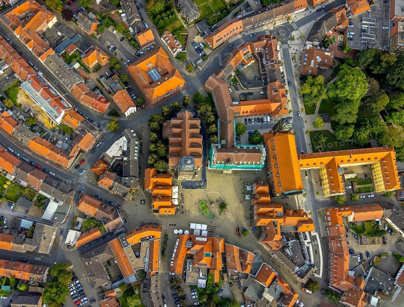 Aerial view, old town and green old town ring with catholic St. Lamberti church at the market place, town hall with renovation, evang. Church on the market square and Liebfrauenburg in Coesfeld, Münsterland, North Rhine-Westphalia, Germany, old town, place of worship, authority, castle, Coesfeld, DE, Europe, religious community, place of worship, holy place, church, parish, denomination, aerial view, aerial photography, aerial photography, town hall, religion, religious site, castle, overview, bird's-eye view, birds-eyes view, overview
