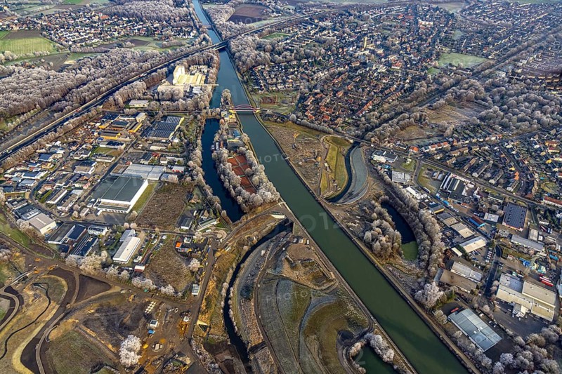 Aerial view, The water cross Castrop-Rauxel with crossing of Emscher and Rhine-Herne-Canal in the district Habinghorst in Castrop-Rauxel, Ruhr area, North Rhine-Westphalia, Germany, Alte Fahrt, Castrop-Rauxel, DE, Europe, aerial view, aerial photography, aerial photography, tennis, tennis facility, tennis courts, overview, subway, bird's-eye view, overview, winterly