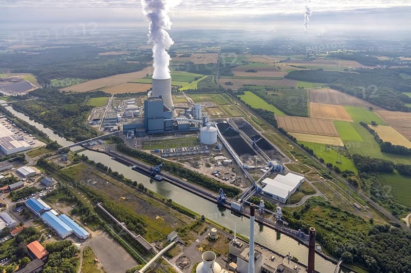 Aerial view of the power plant facilities and exhaust gas towers of the coal-fired power plant Datteln 4 Uniper power plant Im Löringhof at the Dortmund-Ems canal in Datteln in the Ruhr area in the federal state of North Rhine-Westphalia, Germany, Datteln, Ruhr area, North Rhine-Westphalia, DE, Europe, aerial view, birds-eyes view, aerial photography, aerial photography, overview, bird's eye view
