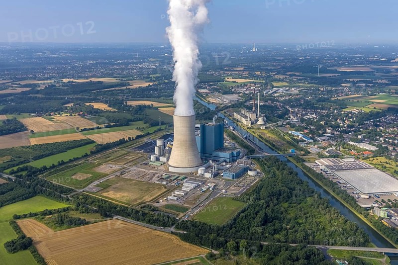 Aerial view of the power plant facilities and exhaust gas towers of the coal-fired power plant Datteln 4 Uniper power plant Im Löringhof at the Dortmund-Ems canal in Datteln in the Ruhr area in the federal state of North Rhine-Westphalia, Germany, Datteln, Ruhr area, North Rhine-Westphalia, DE, Europe, aerial view, birds-eyes view, aerial photography, aerial photography, overview, bird's eye view