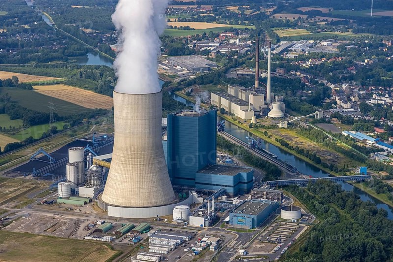 Aerial view of the power plant facilities and exhaust gas towers of the coal-fired power plant Datteln 4 Uniper power plant Im Löringhof at the Dortmund-Ems canal in Datteln in the Ruhr area in the federal state of North Rhine-Westphalia, Germany, Datteln, Ruhr area, North Rhine-Westphalia, DE, Europe, aerial view, birds-eyes view, aerial photography, aerial photography, overview, bird's eye view
