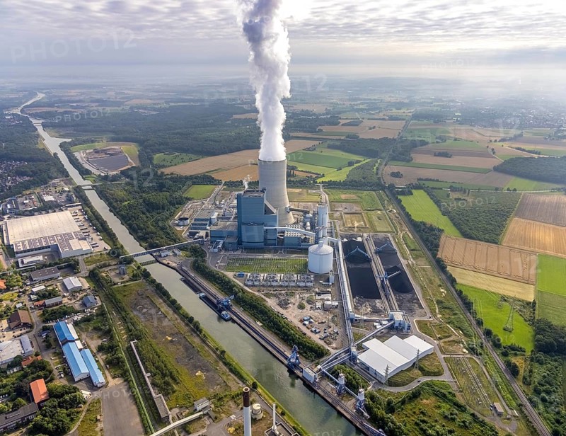 Aerial view of the power plant facilities and exhaust gas towers of the coal-fired power plant Datteln 4 Uniper power plant Im Löringhof at the Dortmund-Ems canal in Datteln in the Ruhr area in the federal state of North Rhine-Westphalia, Germany, Datteln, Ruhr area, North Rhine-Westphalia, DE, Europe, aerial view, birds-eyes view, aerial photography, aerial photography, overview, bird's eye view