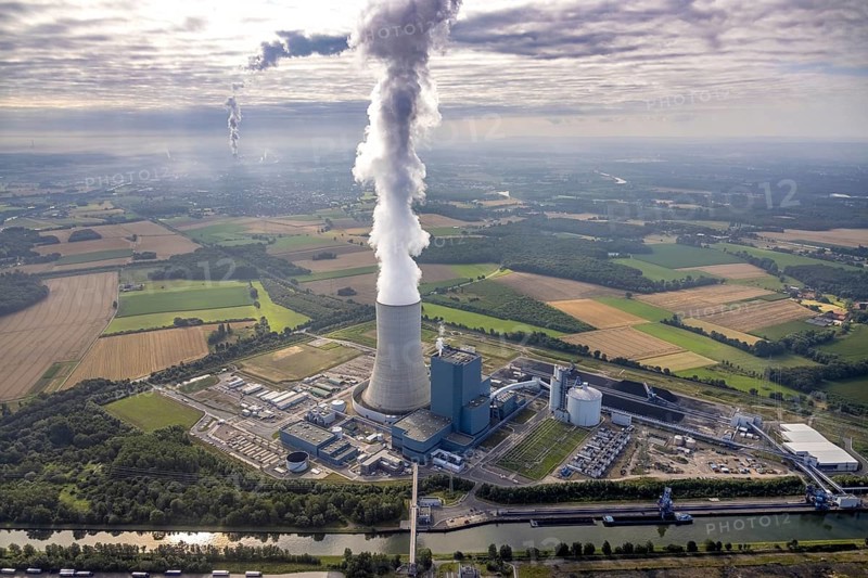 Aerial view of the power plant facilities and exhaust gas towers of the coal-fired power plant Datteln 4 Uniper power plant Im Löringhof at the Dortmund-Ems canal in Datteln in the Ruhr area in the federal state of North Rhine-Westphalia, Germany, Datteln, Ruhr area, North Rhine-Westphalia, DE, Europe, aerial view, birds-eyes view, aerial photography, aerial photography, overview, bird's eye view