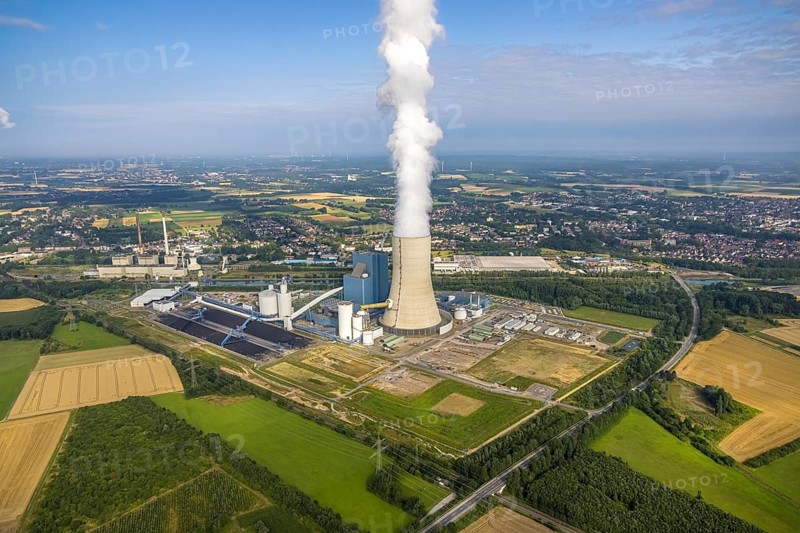 Aerial view of the power plant facilities and exhaust gas towers of the coal-fired power plant Datteln 4 Uniper power plant Im Löringhof at the Dortmund-Ems canal in Datteln in the Ruhr area in the federal state of North Rhine-Westphalia, Germany, Datteln, Ruhr area, North Rhine-Westphalia, DE, Europe, aerial view, birds-eyes view, aerial photography, aerial photography, overview, bird's eye view