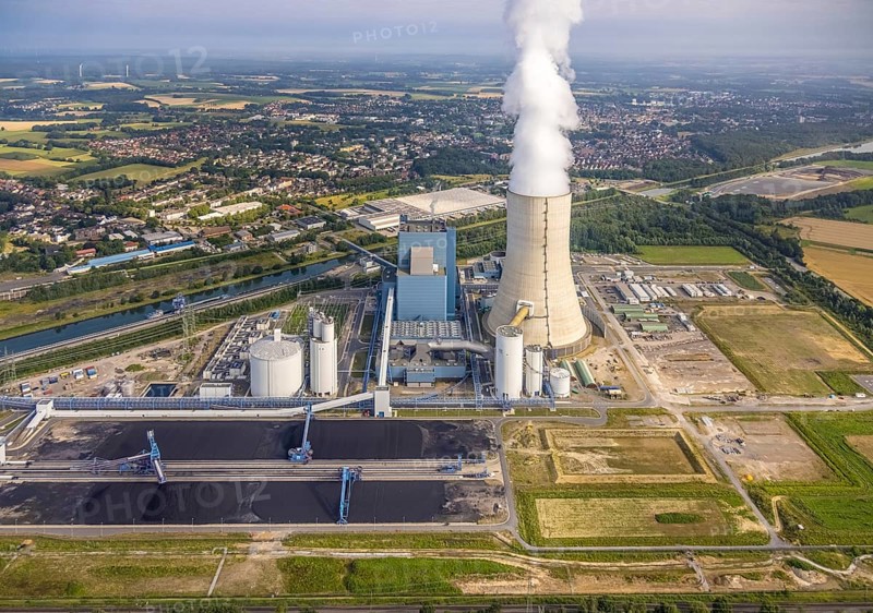 Aerial view of the power plant facilities and exhaust gas towers of the coal-fired power plant Datteln 4 Uniper power plant Im Löringhof at the Dortmund-Ems canal in Datteln in the Ruhr area in the federal state of North Rhine-Westphalia, Germany, Datteln, Ruhr area, North Rhine-Westphalia, DE, Europe, aerial view, birds-eyes view, aerial photography, aerial photography, overview, bird's eye view