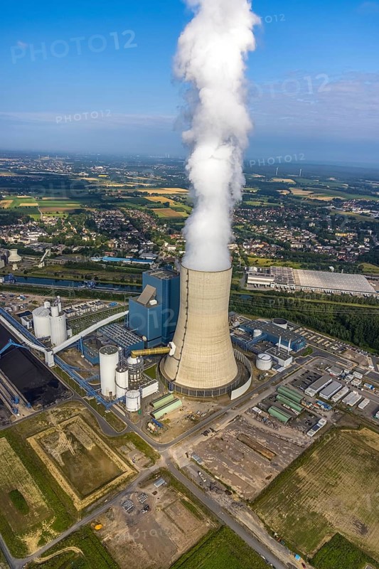 Aerial view of the power plant facilities and exhaust gas towers of the coal-fired power plant Datteln 4 Uniper power plant Im Löringhof at the Dortmund-Ems canal in Datteln in the Ruhr area in the federal state of North Rhine-Westphalia, Germany, Datteln, Ruhr area, North Rhine-Westphalia, DE, Europe, aerial view, birds-eyes view, aerial photography, aerial photography, overview, bird's eye view