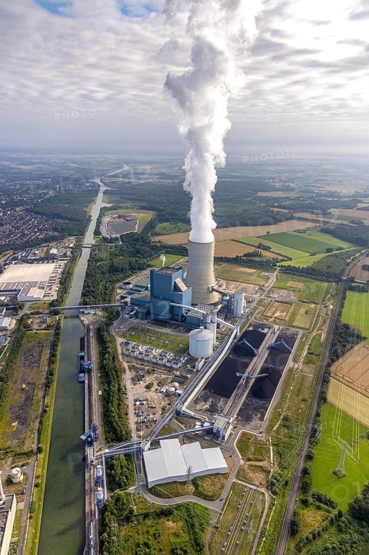 Aerial view of the power plant facilities and exhaust gas towers of the coal-fired power plant Datteln 4 Uniper power plant Im Löringhof at the Dortmund-Ems canal in Datteln in the Ruhr area in the federal state of North Rhine-Westphalia, Germany, Datteln, Ruhr area, North Rhine-Westphalia, DE, Europe, aerial view, birds-eyes view, aerial photography, aerial photography, overview, bird's eye view