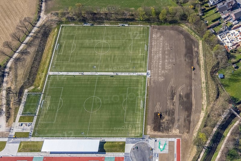 Aerial view, construction site new football pitches and sports facility of Spiel- und Sportverein 09 e.V. Dinslaken, Hagenviertel, Dinslaken, Ruhr area, North Rhine-Westphalia, Germany, construction work, construction site, construction project, building site, DE, Europe, football pitch, football stadium, football club, property tax, real estate, athletics stadium, aerial view, aerial photography, aerial photography, apartment buildings, Lower Rhine, Rhine, sports, sports facilities, sports field, sports facility, stadium, overview, bird's-eye view, residential complex, housing and living, residential buildings, residential neighbourhood, housing estate, birds-eyes view, overview