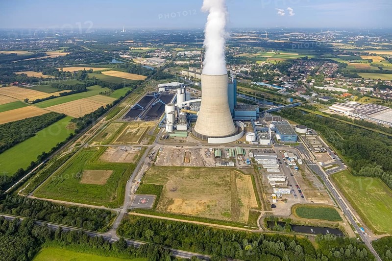 Aerial view of the power plant facilities and exhaust gas towers of the coal-fired power plant Datteln 4 Uniper power plant Im Löringhof at the Dortmund-Ems canal in Datteln in the Ruhr area in the federal state of North Rhine-Westphalia, Germany, Datteln, Ruhr area, North Rhine-Westphalia, DE, Europe, aerial view, birds-eyes view, aerial photography, aerial photography, overview, bird's eye view