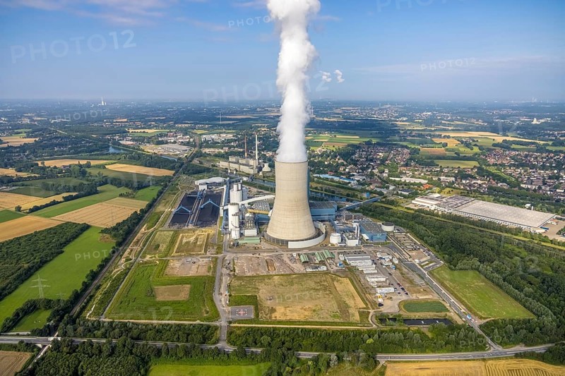 Aerial view of the power plant facilities and exhaust gas towers of the coal-fired power plant Datteln 4 Uniper power plant Im Löringhof at the Dortmund-Ems canal in Datteln in the Ruhr area in the federal state of North Rhine-Westphalia, Germany, Datteln, Ruhr area, North Rhine-Westphalia, DE, Europe, aerial view, birds-eyes view, aerial photography, aerial photography, overview, bird's eye view