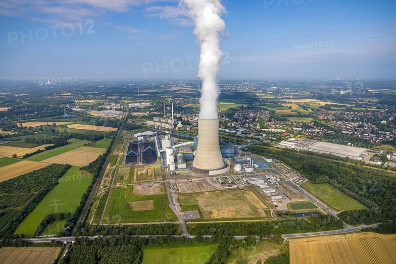 Aerial view of the power plant facilities and exhaust gas towers of the coal-fired power plant Datteln 4 Uniper power plant Im Löringhof at the Dortmund-Ems canal in Datteln in the Ruhr area in the federal state of North Rhine-Westphalia, Germany, Datteln, Ruhr area, North Rhine-Westphalia, DE, Europe, aerial view, birds-eyes view, aerial photography, aerial photography, overview, bird's eye view