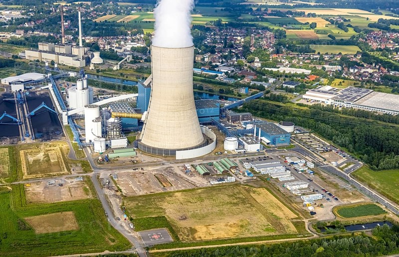 Aerial view of the power plant facilities and exhaust gas towers of the coal-fired power plant Datteln 4 Uniper power plant Im Löringhof at the Dortmund-Ems canal in Datteln in the Ruhr area in the federal state of North Rhine-Westphalia, Germany, Datteln, Ruhr area, North Rhine-Westphalia, DE, Europe, aerial view, birds-eyes view, aerial photography, aerial photography, overview, bird's eye view