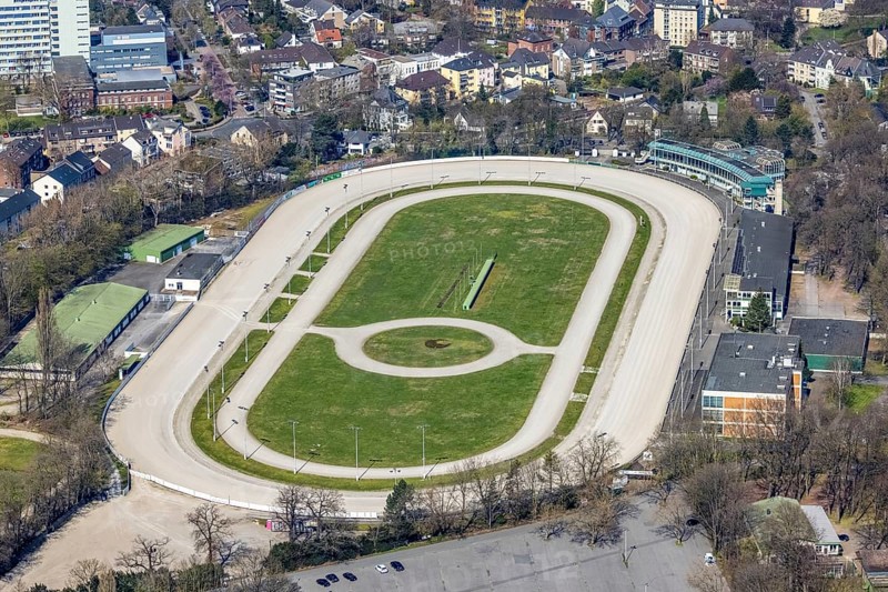 Aerial view, trotting track Dinslaken, Bärenkampallee, Dinslaken, Ruhr area, North Rhine-Westphalia, Germany, DE, Europe, aerial view, aerial photography, aerial photography, championship, Niederrhein, Niederrheinischer Trabrennverein Dinslaken, horse racing, Rhine, sports, sports facilities, sports venue, trotting track, trotting race, overview, bird's eye view, competition, birds-eyes view, overview