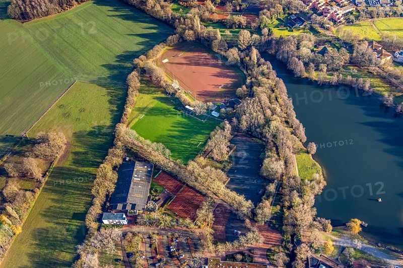 Aerial view of Barkenbergsee with sports field of SuS Grün Weiß Barkenberg and Tennis Park Wulfen in Dorsten in the Ruhr area in North Rhine-Westphalia, Germany, DE, Germany, Dorsten, Europe, football field, football stadium, football club, aerial view, aerial photography, aerial photography, Midlicher Kamp, North Rhine-Westphalia, Ruhr area, lake, sport, sports facilities, sports field, sports facility, stadium, tennis, tennis facility, tennis courts, overview, bird's eye view, birds-eyes view, overview