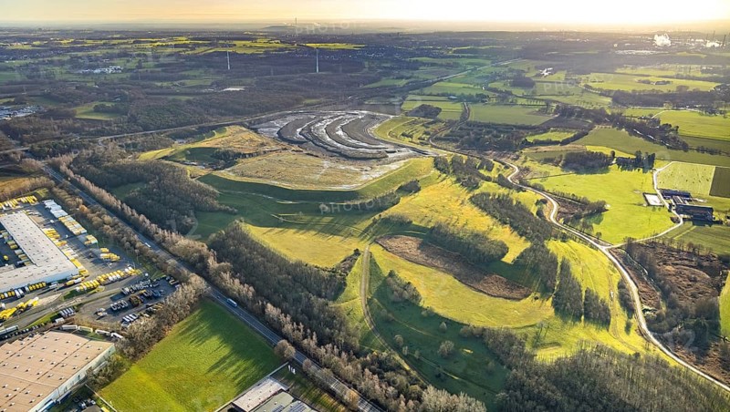 Aerial view of the Hürfeldhalde in Dorsten in the Ruhr area in North Rhine-Westphalia, Germany, Bergehalde, DE, Germany, Dorsten, Europe, aerial view, aerial photograph, aerial photography, aerial photography, North Rhine-Westphalia, Ruhr area, overview, bird's-eye view, overview