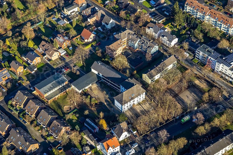 Aerial view of the Bonifatiusschule in the Pliesterbecker Straße in Dorsten in the Ruhr area in North Rhine-Westphalia, Germany, education, educational institution, DE, Germany, Dorsten, Europe, primary school, teaching institute, aerial view, aerial photograph, aerial photography, aerial photography, North Rhine-Westphalia, Ruhr area, school, overview, bird's-eye view, overview