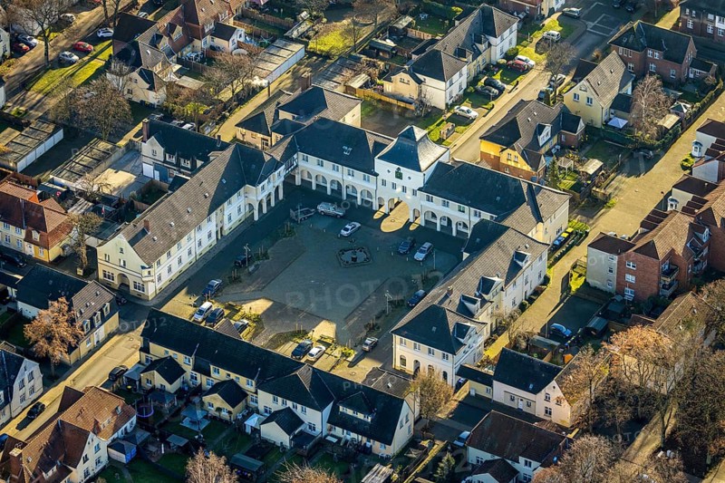 Aerial view of a colliery settlement with the fountain square in the Leopoldstraße in Dorsten in the Ruhr area in North Rhine-Westphalia, Germany, fountain, DE, Germany, Dorsten, Europe, aerial view, aerial photograph, aerial photography, aerial photography, North Rhine-Westphalia, Ruhr area, settlement, overview, bird's-eye view, overview
