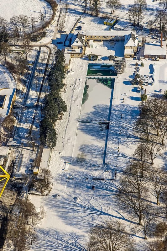 Aerial view, outdoor swimming pool Volksbad im Schnee an der Westfalenhalle, Dortmund, Ruhr area, North Rhine-Westphalia, Germany, bathing establishment, bathing resort, DE, Europe, outdoor swimming pool, aerial view, aerial photography, aerial photography, snow, swimming pool, swimming pool, overview, bird's eye view, winter, winter slump, winter landscape, birds-eyes view, overview