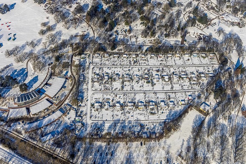 Aerial view, Buschmühle Westfalenpark, Gartenverein Am Neuen Hain, Ruhrallee, Dortmund, Ruhr area, North Rhine-Westphalia, Germany, DE, Europe, community garden, allotment garden, allotment garden site, allotment garden association, aerial view, aerial photography, aerial photography, snow, allotment garden, overview, administration building, bird's-eye view, winter, onset of winter, winter landscape, birds-eyes view, overview